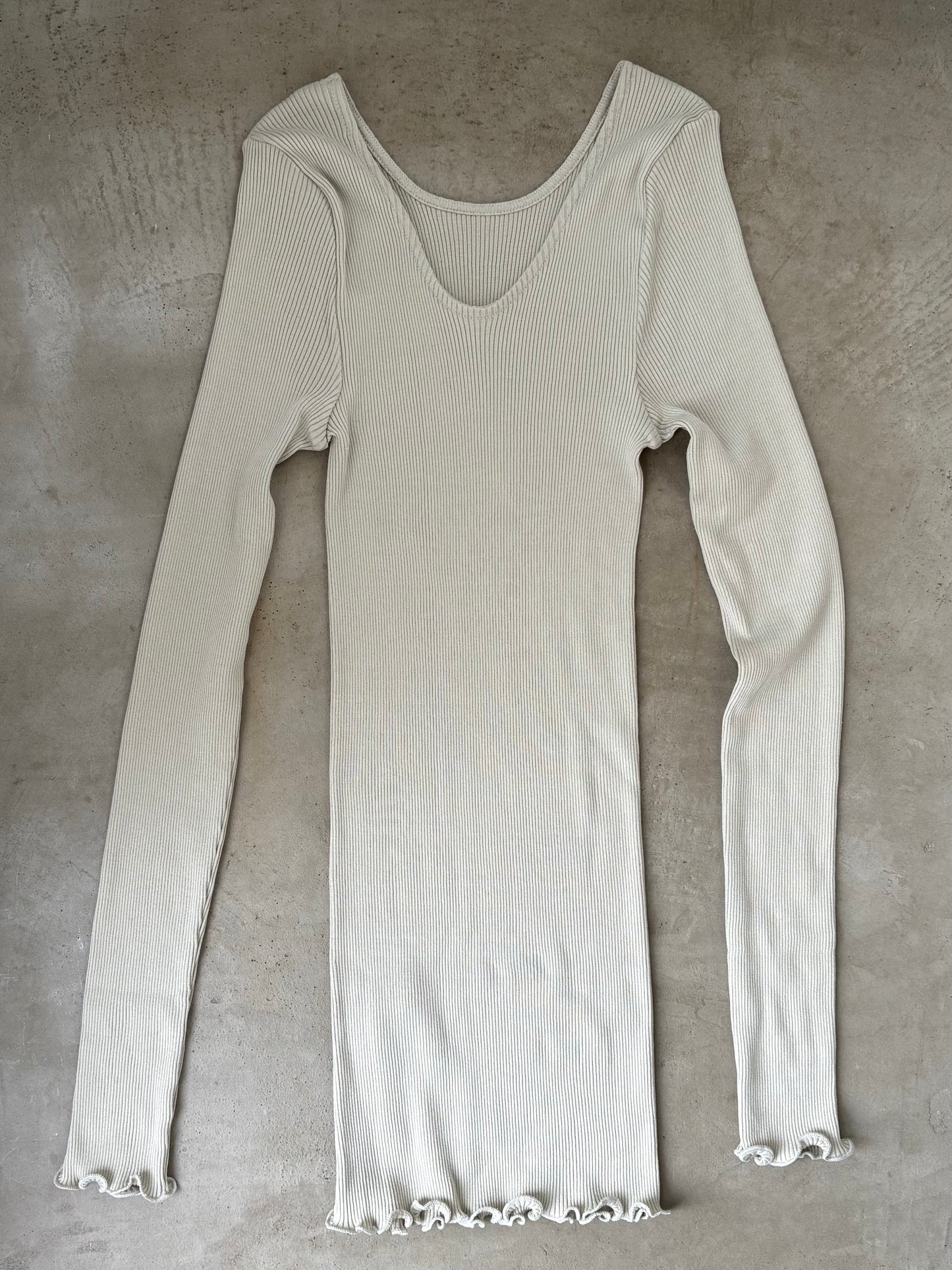 しっとりふわふわシルクコットンリブ肌着 長袖 (ロング丈、襟あき浅め)