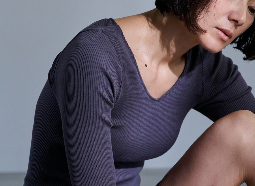 しっとりふわふわシルクコットンリブ肌着　長袖 (ロング丈、襟あき浅め）