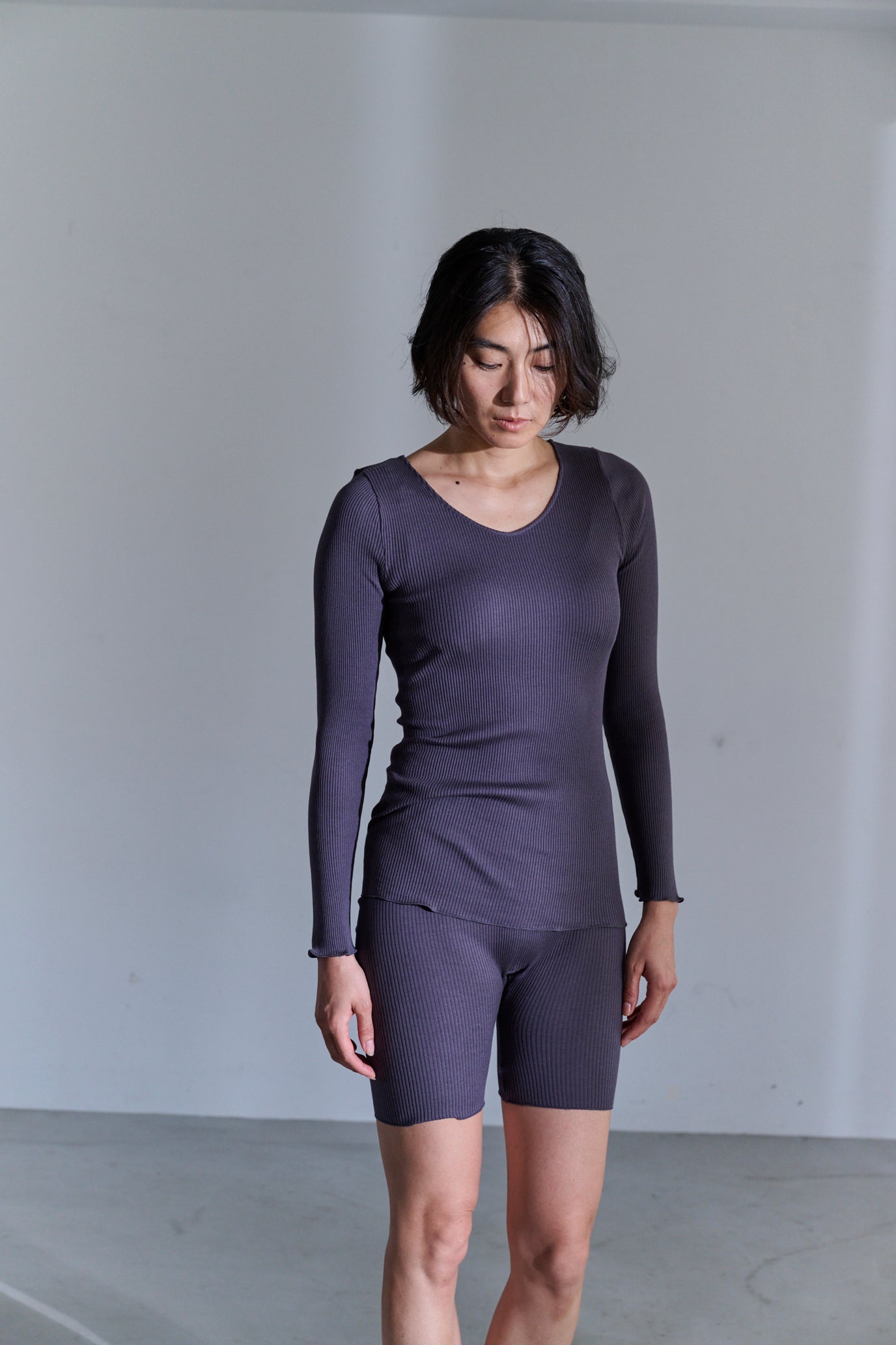 しっとりふわふわシルクコットンリブ肌着　長袖 (ロング丈、襟あき浅め）