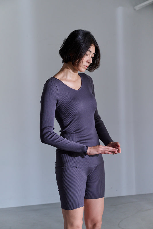 しっとりふわふわシルクコットンリブ肌着　長袖 (ロング丈、襟あき浅め）